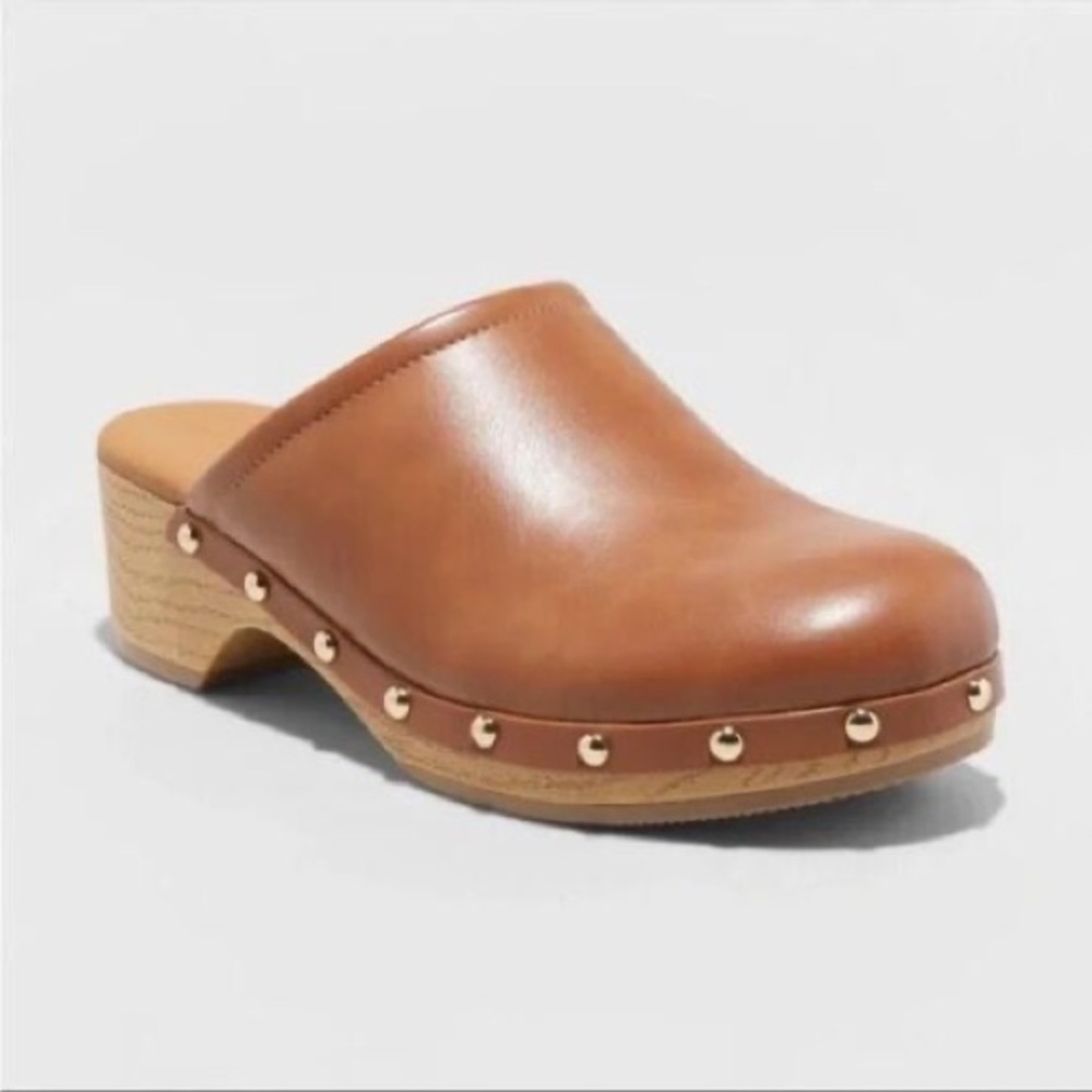 Universal thread cognac clogs